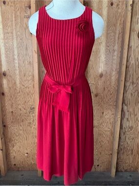 Albert Nipon Red Pleated Sleeveless Dress with Waist Tie & Rosette Size 6